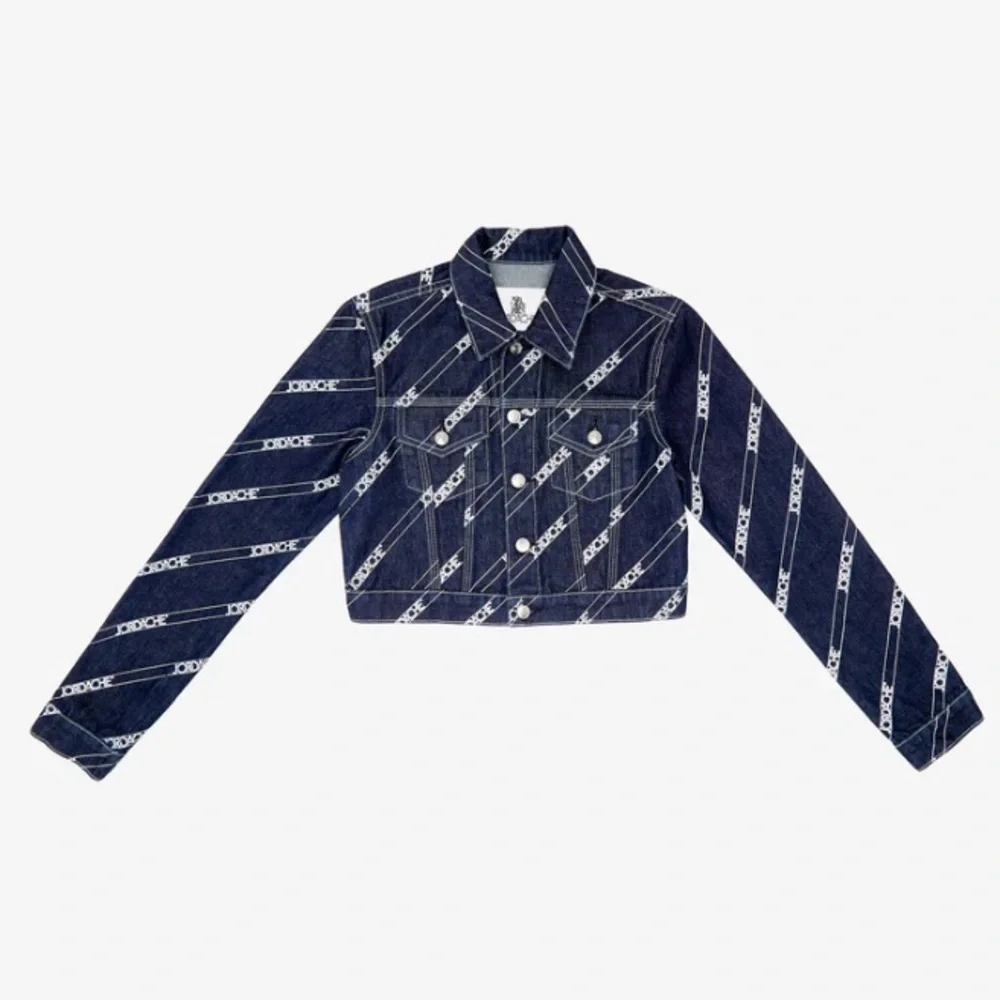 Jordache RINSE DIAGONAL LOGO PRINT SHRUNKEN JACKET - Picture 4 of 14
